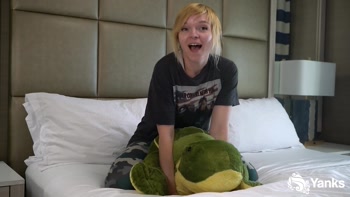Alexa Crush, Pillow Humping Expert