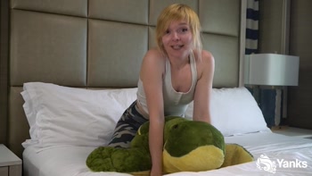 Alexa Crush, Pillow Humping Expert