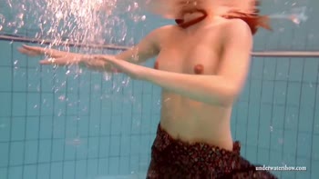 Mia's Underwater Big Tit Temptation