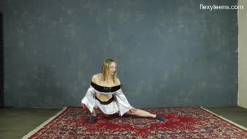 Sofya Belaya's Flexy Legs Show: Petite Ballerina Exposed