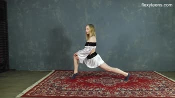 Sofya Belaya's Flexy Legs Show: Petite Ballerina Exposed