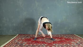 Sofya Belaya's Flexy Legs Show: Petite Ballerina Exposed