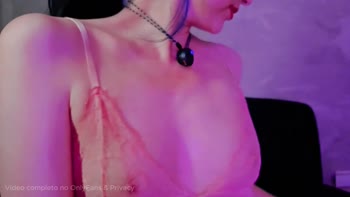 Puu Girl's Sultry Solo: Oiled Skin & Lingerie Tease