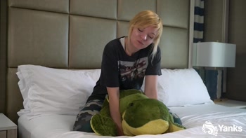 Alexa Crush, Pillow Humping Expert