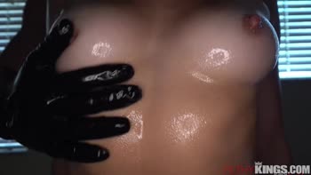 Valentina's Silky Smooth Massage Turns into a Sticky Affair