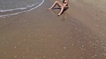 HottPussy118's Public Dickflash on Sunny Beach