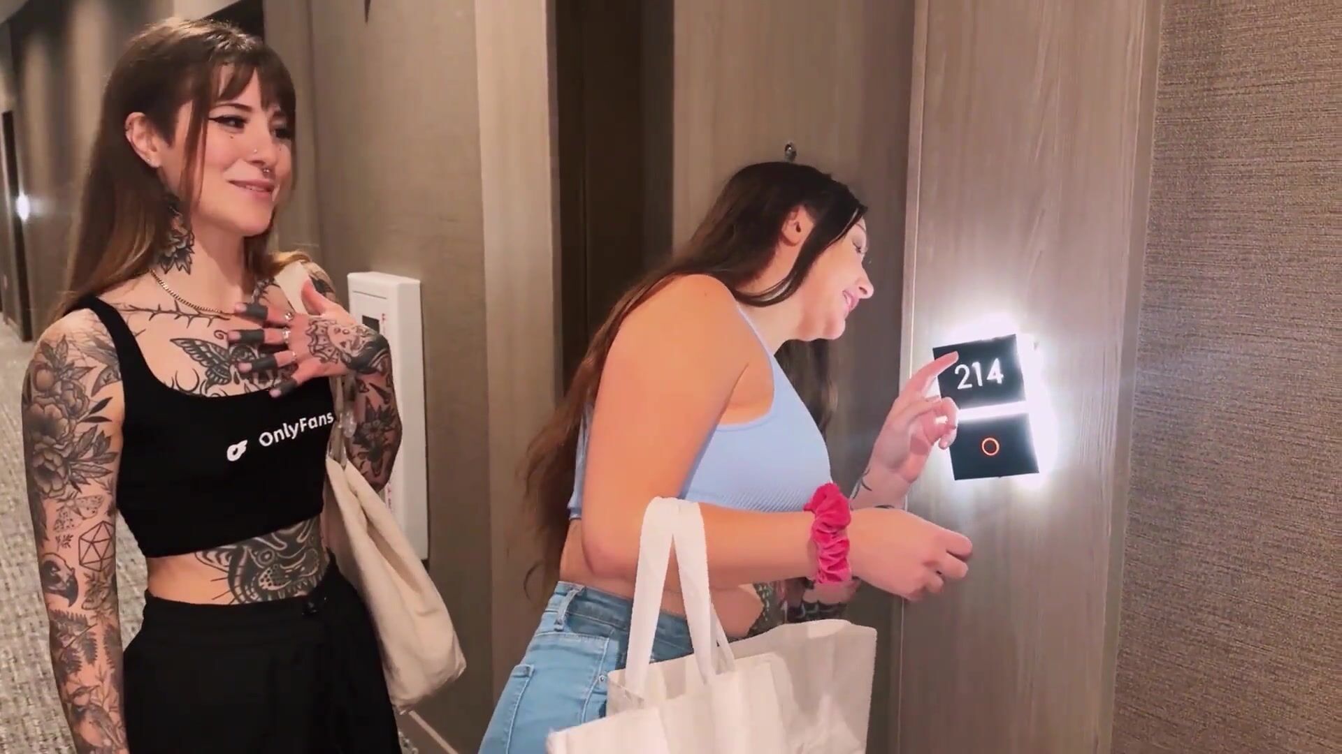 Hotel Mix up Leads to two Hot Tattooed Girls getting two Dicks together on a Girls Trip