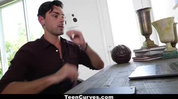 Sarah Banks' Curvy Bubble Butt Worshiped by Ryan Driller