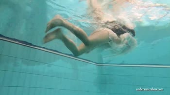 Petra & Kristy's Underwater Boob Bonanza: Big vs Small