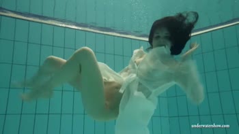 Petra & Kristy's Underwater Boob Bonanza: Big vs Small