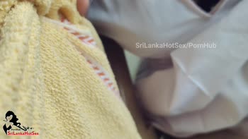 SriLankaHotSex: Sri Lankan School Babe's Racy Shower Surprise