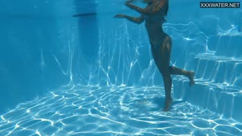 Angelica Heart's Sizzling Underwater Solo Show