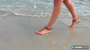 Michelle Honeywell - Michelle's Sunny Solo: Toe-Tally Nude & Teasing