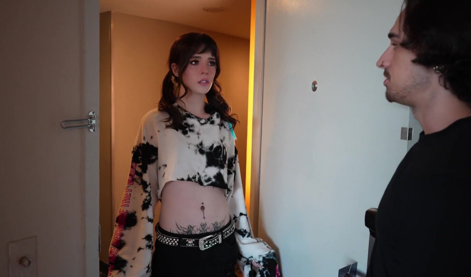 Petite Emo Slut Knocked on the Wrong Door.. Lost T-girl Gets Fucked Silly