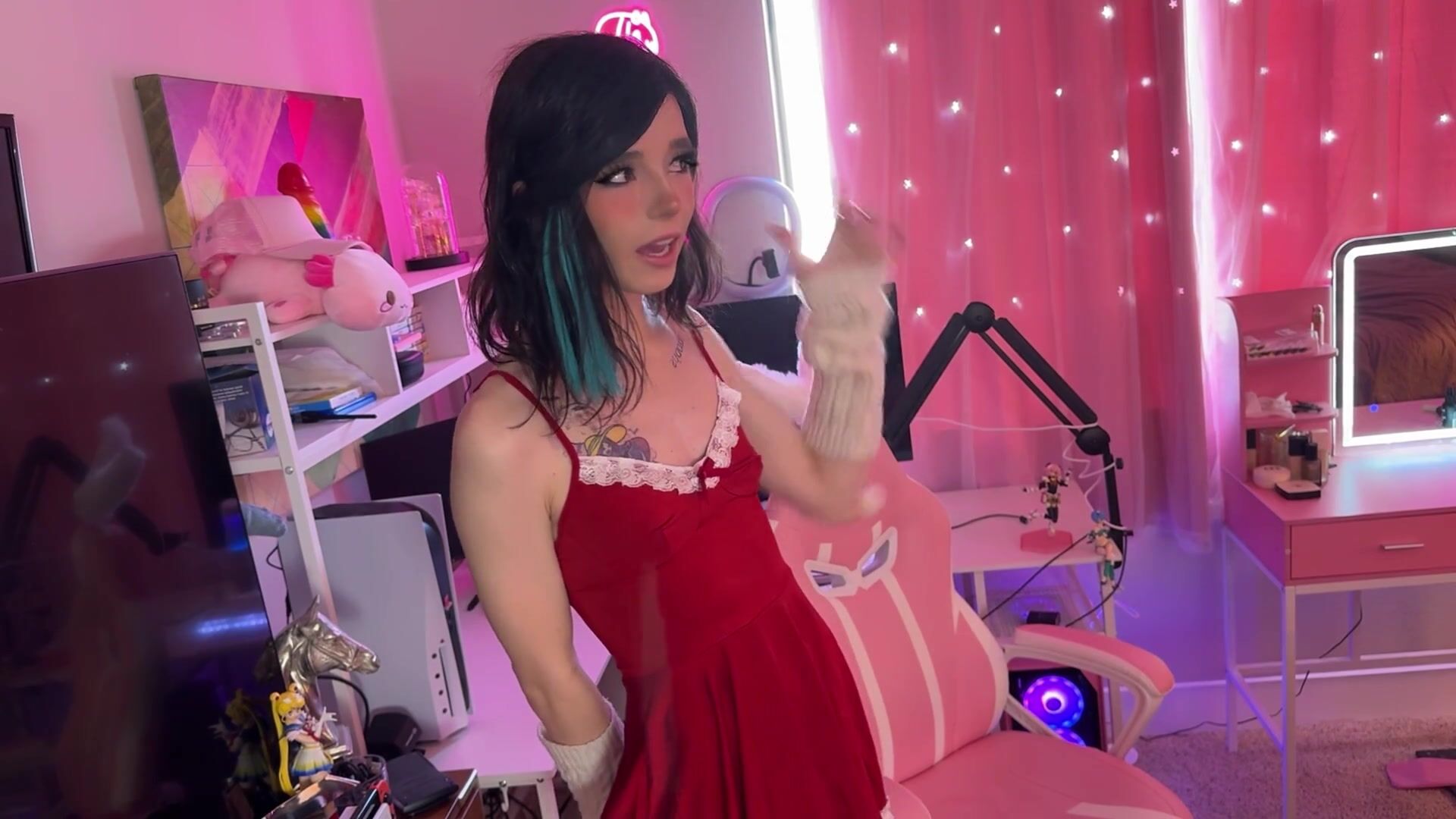 MY ROOMMATE FUCKED MY TRANS ASS FOR CHRISTMAS - I got too Horny