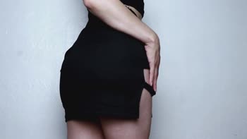 Veggi3Asmr's Sizzling Solo: Big Booty in Short Skirts