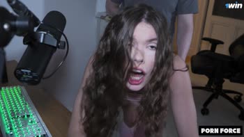 Princess Alice's Raw Stream Debut: Hardcore Doggystyle & Cumshot
