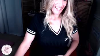 VictoriaLotus' Stunning Black Dress Solo