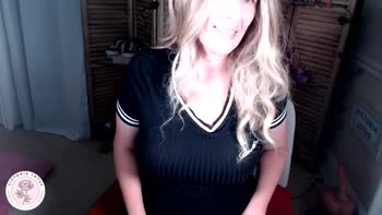 VictoriaLotus' Stunning Black Dress Solo