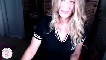 VictoriaLotus' Stunning Black Dress Solo