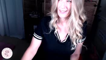 VictoriaLotus' Stunning Black Dress Solo