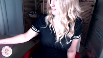 VictoriaLotus' Stunning Black Dress Solo