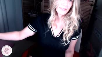 VictoriaLotus' Stunning Black Dress Solo