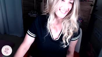 VictoriaLotus' Stunning Black Dress Solo