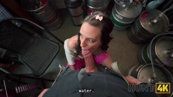 HUNT4K. Let's make each other even more wet... In my sexy kiosk
