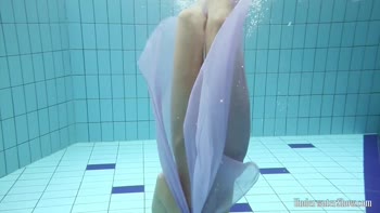 Aneta's Underwater Delight: Petite Teen (18+) Reveals Blackhair in Beachside Show