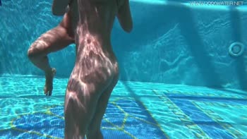 Jessica's Underwater Sensation: Nude and Lovely