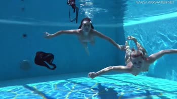 Jessica's Underwater Sensation: Nude and Lovely