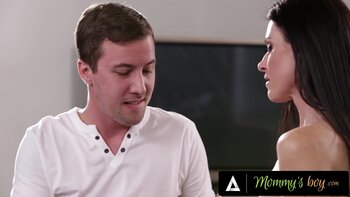 India Summer's Bigger Assets Get Jessy Jones' Attention