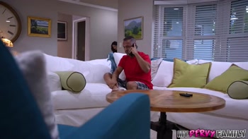 Petite Lulu Chu’s Sneaky Blindfold Trick on Stepdad’s Massive Cock
