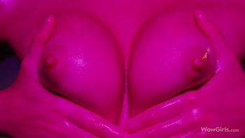 Alissa Foxy's Sultry Solo Delight: Oil-Slicked Softcore Sensations