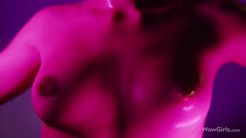 Alissa Foxy's Sultry Solo Delight: Oil-Slicked Softcore Sensations