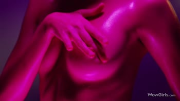 Alissa Foxy's Sultry Solo Delight: Oil-Slicked Softcore Sensations