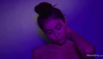 Alissa Foxy's Sultry Solo Delight: Oil-Slicked Softcore Sensations