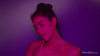Alissa Foxy's Sultry Solo Delight: Oil-Slicked Softcore Sensations