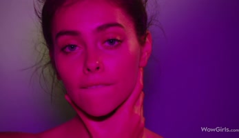 Alissa Foxy's Sultry Solo Delight: Oil-Slicked Softcore Sensations