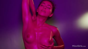 Alissa Foxy's Sultry Solo Delight: Oil-Slicked Softcore Sensations