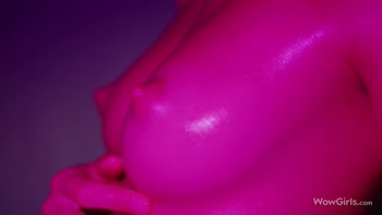 Alissa Foxy's Sultry Solo Delight: Oil-Slicked Softcore Sensations