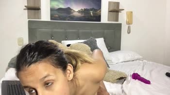 Maly_gret's Sizzling POV Solo: Vibrator Frenzy & Squirting Delight