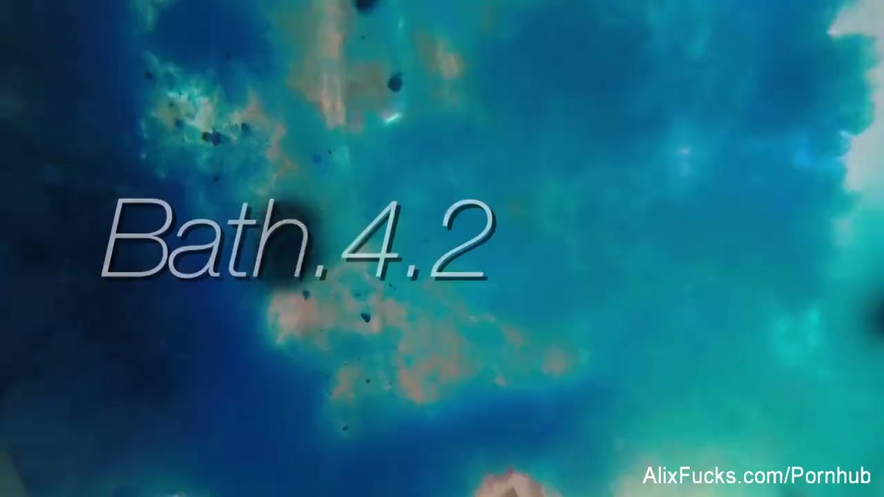 Alix and Jenna have a romantic evening in the bath