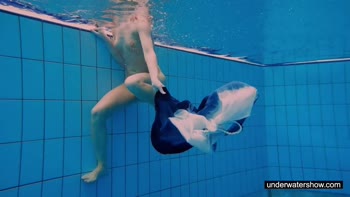 Avenna's Underwater Delight: Teen (18+) Redhead Swims Naked