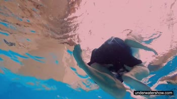 Avenna's Underwater Delight: Teen (18+) Redhead Swims Naked