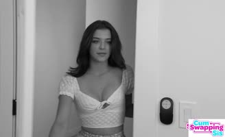 Jade Maris Shares Her Stepsister Secrets with Scarlet Skies