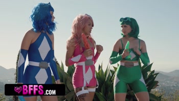 Bianca Bangs, Khloe Kingsley & Laney Grey's Sizzling Team Skeet Cosplay