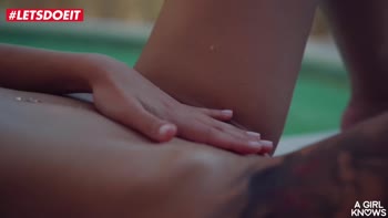 Girls have sex by the l