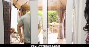 Duncan Saint's Big Cock Teases Stepsis Serena Santos in Quarantine